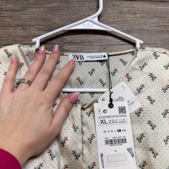 Zara Cream Mandarin Collar Floral Crop Blouse - Picture 7 of 9
